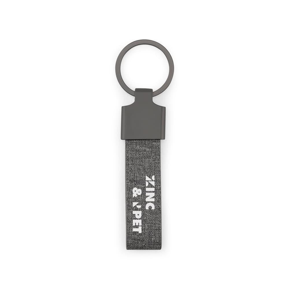 RAVEN. Breloc de formă dreptunghiulară realizat din metal și pet reciclat (30% reciclat)