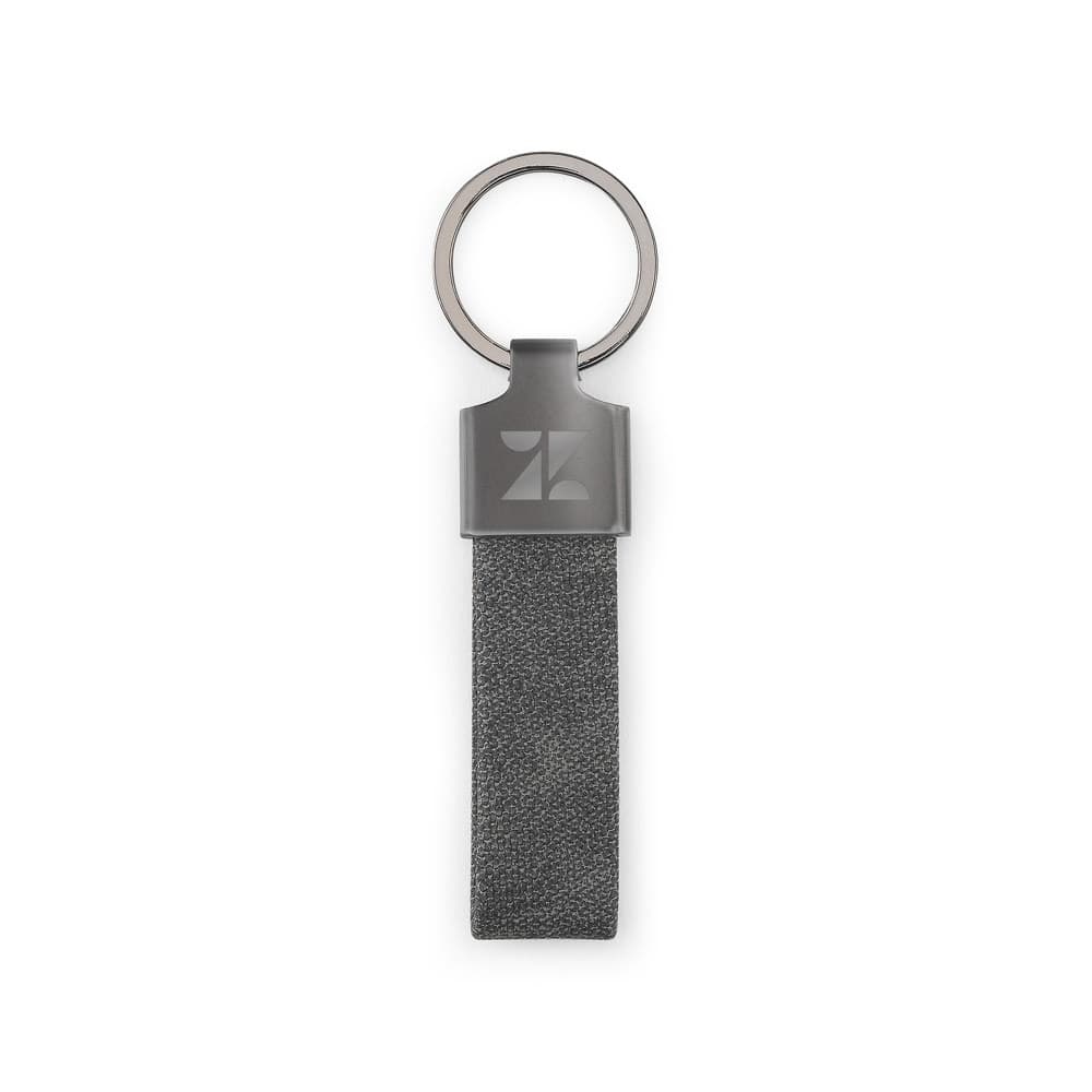 VAUGHN. Set format dintr-un suport pentru carduri și un suport pentru chei, ambele realizate din metal și poliester reciclat (30% rPET)