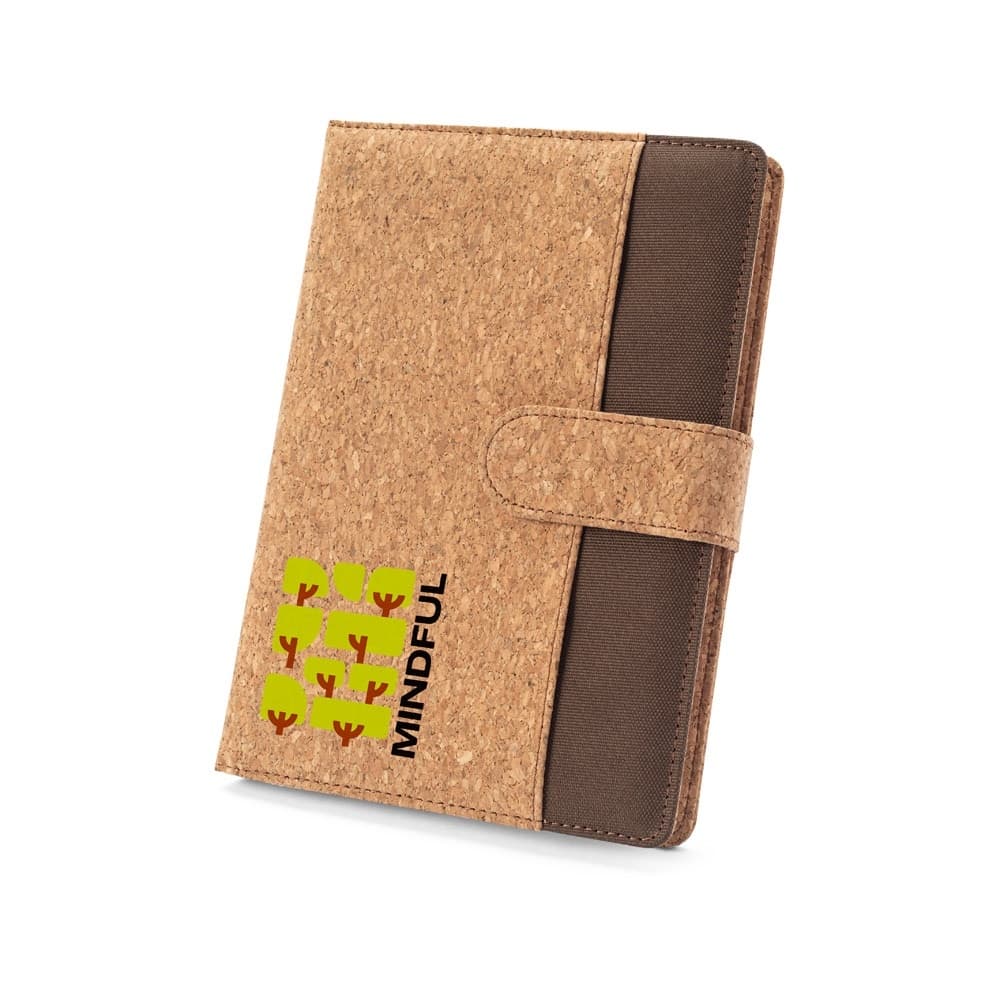 FIELDING. A5 folder in cork and recycled polyester (100% rPET) with removable notepad