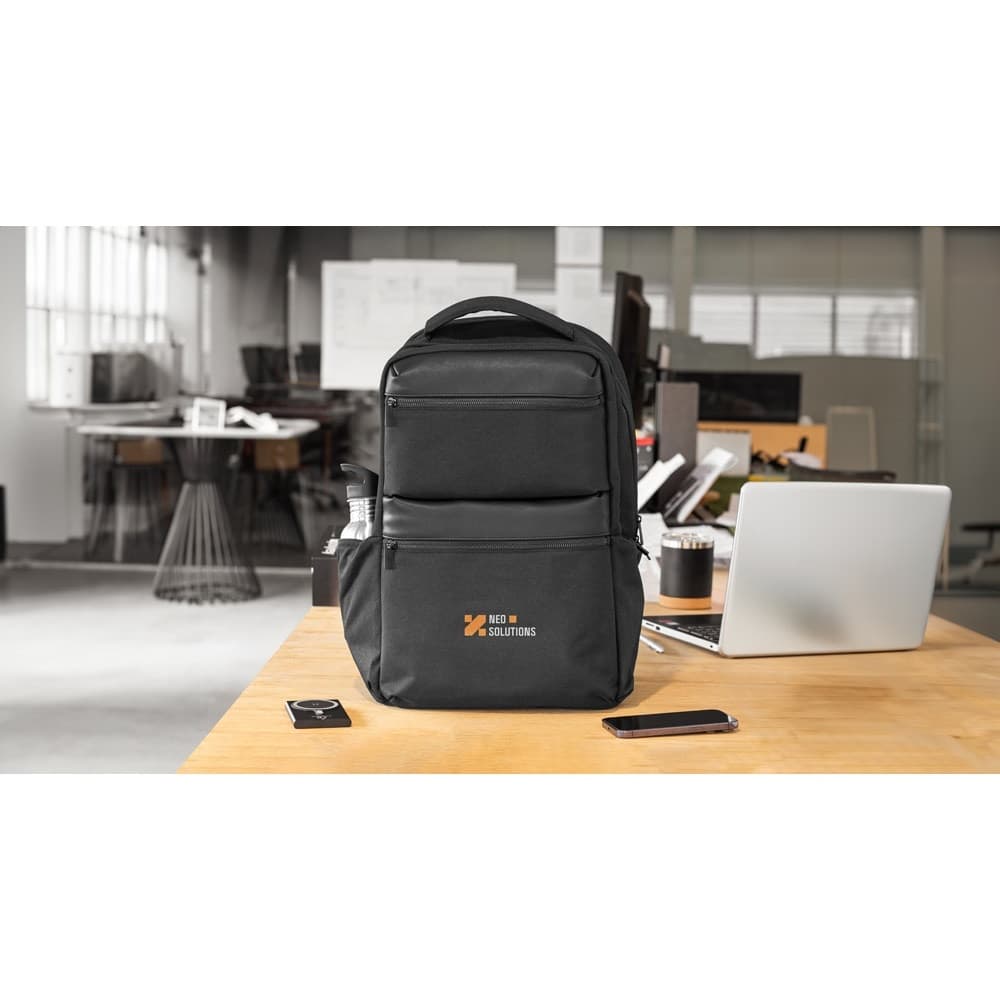 COPENHAGEN. Water-repellent recycled twill backpack with two large front pockets, 17'3"